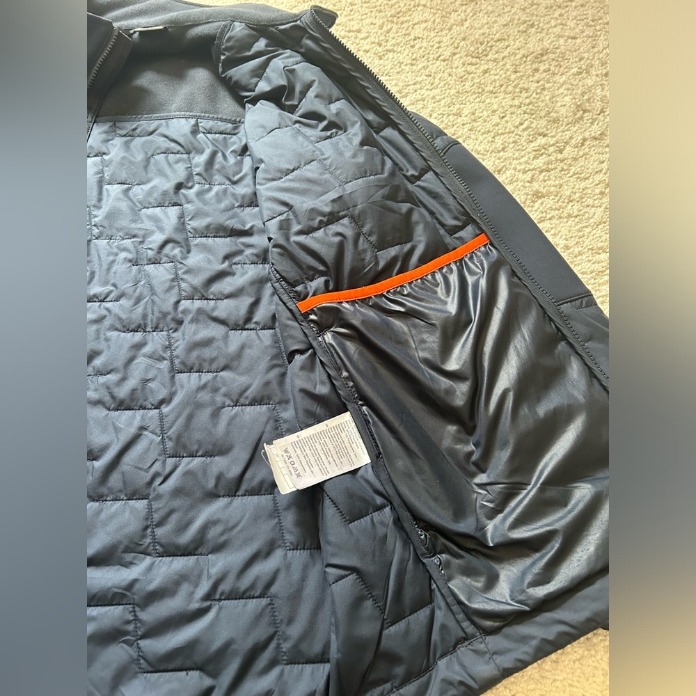 HELLY HANSEN - elegant yet casual, a great look for any occasion - Picture 10 of 12